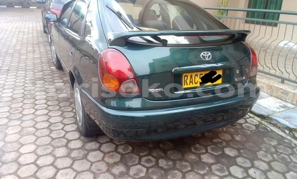 Acheter Occasion Voiture Toyota Corolla Vert à Kigali, Rwanda Acheter Occasion Voiture Toyota Corolla Vert à Kigali, Rwanda