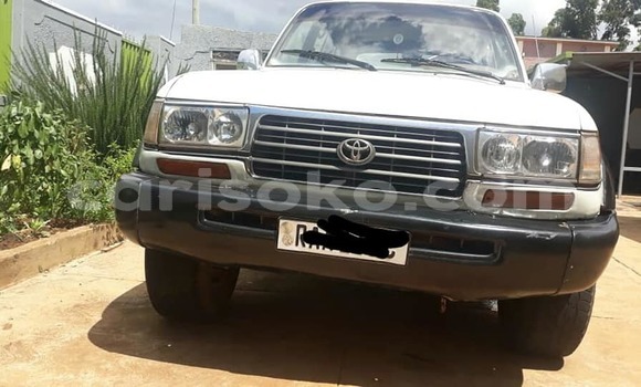 Acheter Occasion Voiture Toyota Land Cruiser Blanc à Kigali, Rwanda Acheter Occasion Voiture Toyota Land Cruiser Blanc à Kigali, Rwanda