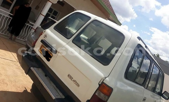 Acheter Occasion Voiture Toyota Land Cruiser Blanc à Kigali, Rwanda Acheter Occasion Voiture Toyota Land Cruiser Blanc à Kigali, Rwanda