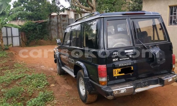 Acheter Occasion Voiture Toyota Land Cruiser Noir à Kigali, Rwanda Acheter Occasion Voiture Toyota Land Cruiser Noir à Kigali, Rwanda