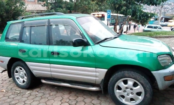 Acheter Occasion Voiture Toyota RAV4 Vert à Kigali, Rwanda Acheter Occasion Voiture Toyota RAV4 Vert à Kigali, Rwanda