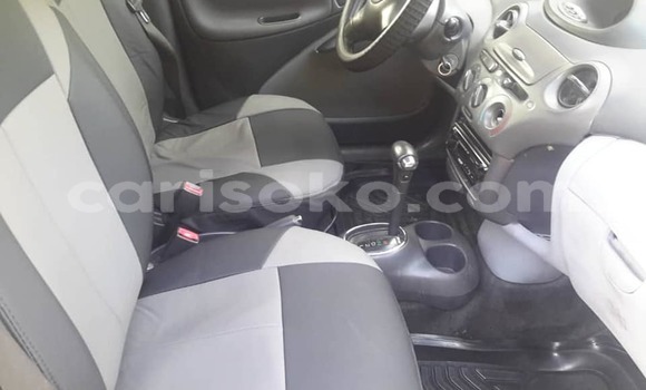 Acheter Occasion Voiture Toyota Vitz Beige à Kigali, Rwanda Acheter Occasion Voiture Toyota Vitz Beige à Kigali, Rwanda