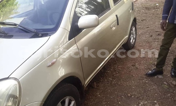 Acheter Occasion Voiture Toyota Vitz Beige à Kigali, Rwanda Acheter Occasion Voiture Toyota Vitz Beige à Kigali, Rwanda