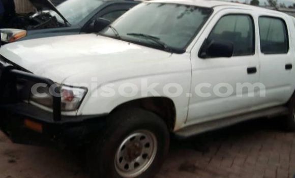 Acheter Occasion Voiture Toyota Hilux Blanc à Kigali, Rwanda Acheter Occasion Voiture Toyota Hilux Blanc à Kigali, Rwanda