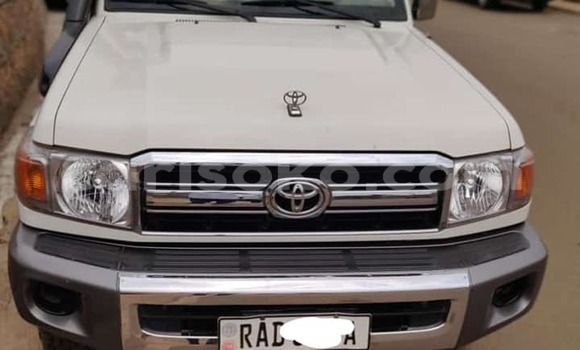 Buy Used Toyota Land Cruiser Beige Car in Kigali in Rwanda Buy Used Toyota Land Cruiser Beige Car in Kigali in Rwanda