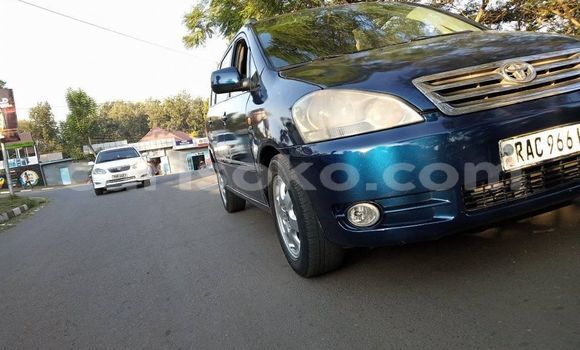 Acheter Occasion Voiture Toyota Avensis Verso Bleu à Kigali, Rwanda Acheter Occasion Voiture Toyota Avensis Verso Bleu à Kigali, Rwanda