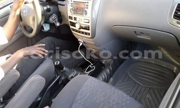 Acheter Occasion Voiture Toyota Avensis Verso Bleu à Kigali, Rwanda Acheter Occasion Voiture Toyota Avensis Verso Bleu à Kigali, Rwanda