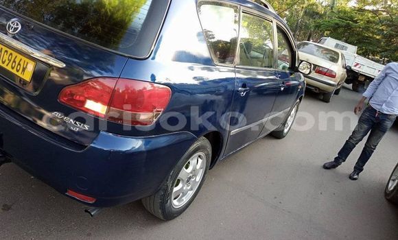 Acheter Occasion Voiture Toyota Avensis Verso Bleu à Kigali, Rwanda Acheter Occasion Voiture Toyota Avensis Verso Bleu à Kigali, Rwanda