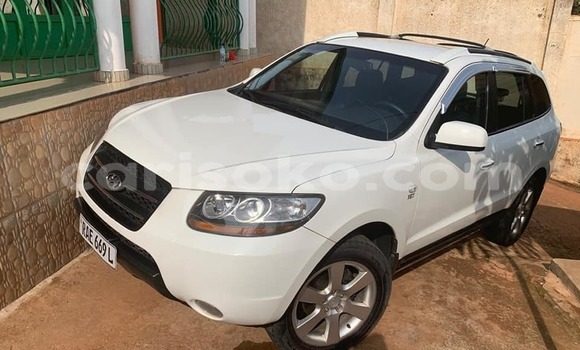 Acheter Occasion Voiture Hyundai Santa Fe Blanc à Kigali, Rwanda Acheter Occasion Voiture Hyundai Santa Fe Blanc à Kigali, Rwanda