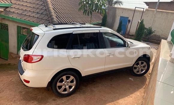 Acheter Occasion Voiture Hyundai Santa Fe Blanc à Kigali, Rwanda Acheter Occasion Voiture Hyundai Santa Fe Blanc à Kigali, Rwanda