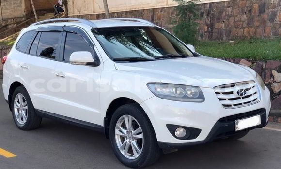 Buy Used Hyundai Santa Fe White Car in Kigali in Rwanda Buy Used Hyundai Santa Fe White Car in Kigali in Rwanda