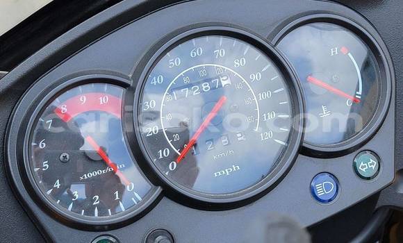 Sayi Na hannu Kawasaki KLR 650 Beige Motsi in Kigali a Rwanda Sayi Na hannu Kawasaki KLR 650 Beige Motsi in Kigali a Rwanda