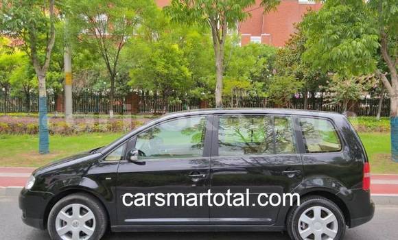 Acheter Occasion Voiture Volkswagen Touran Gris à Kigali, Rwanda Acheter Occasion Voiture Volkswagen Touran Gris à Kigali, Rwanda