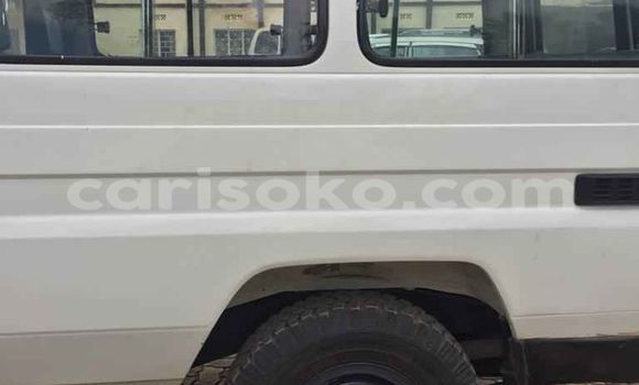 Acheter Occasion Voiture Toyota Land Cruiser Blanc à Kigali, Rwanda Acheter Occasion Voiture Toyota Land Cruiser Blanc à Kigali, Rwanda