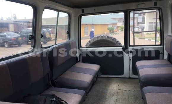 Acheter Occasion Voiture Toyota Land Cruiser Blanc à Kigali, Rwanda Acheter Occasion Voiture Toyota Land Cruiser Blanc à Kigali, Rwanda