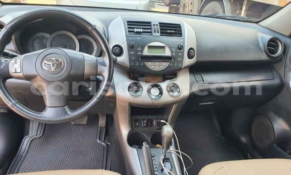 Acheter Occasion Voiture Toyota RAV4 Bleu à Kigali, Rwanda Acheter Occasion Voiture Toyota RAV4 Bleu à Kigali, Rwanda