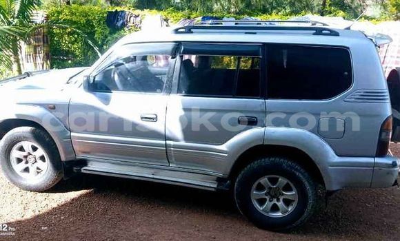 Acheter Occasion Voiture Toyota Land Cruiser Prado Gris à Kigali, Rwanda Acheter Occasion Voiture Toyota Land Cruiser Prado Gris à Kigali, Rwanda