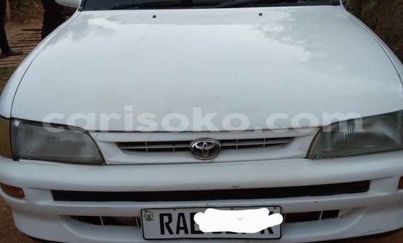 Acheter Occasion Voiture Toyota Corolla Blanc à Kigali, Rwanda Acheter Occasion Voiture Toyota Corolla Blanc à Kigali, Rwanda