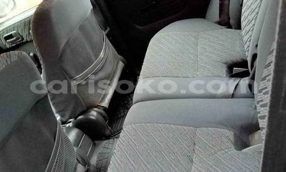 Acheter Occasion Voiture Toyota RAV4 Vert à Kigali, Rwanda Acheter Occasion Voiture Toyota RAV4 Vert à Kigali, Rwanda