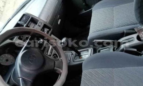 Acheter Occasion Voiture Toyota RAV4 Vert à Kigali, Rwanda Acheter Occasion Voiture Toyota RAV4 Vert à Kigali, Rwanda