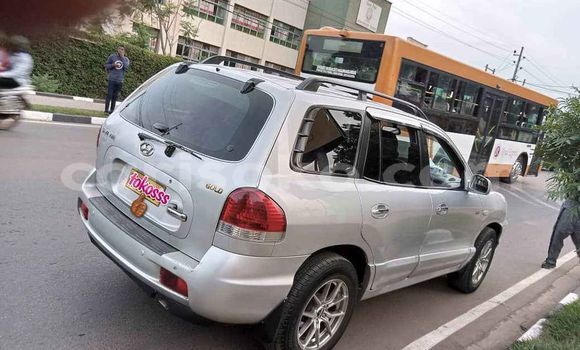 Acheter Occasion Voiture Hyundai Santa Fe Gris à Kigali, Rwanda Acheter Occasion Voiture Hyundai Santa Fe Gris à Kigali, Rwanda
