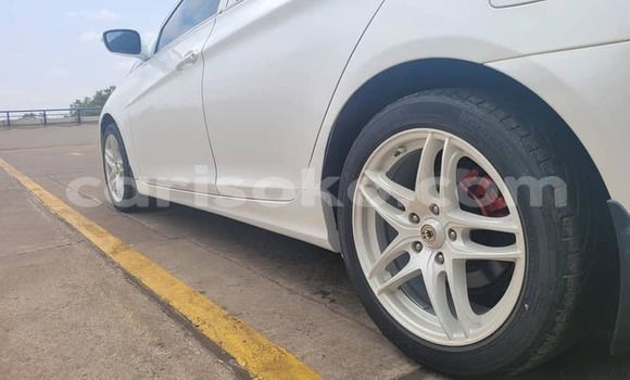 اشتري مستعمل Hyundai Sonata Blanc سيارة في Kigali في Rwanda اشتري مستعمل Hyundai Sonata Blanc سيارة في Kigali في Rwanda