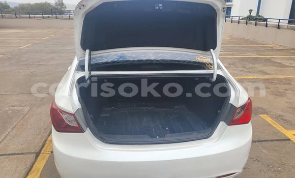 اشتري مستعمل Hyundai Sonata Blanc سيارة في Kigali في Rwanda اشتري مستعمل Hyundai Sonata Blanc سيارة في Kigali في Rwanda