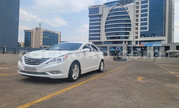 اشتري مستعمل Hyundai Sonata Blanc سيارة في Kigali في Rwanda اشتري مستعمل Hyundai Sonata Blanc سيارة في Kigali في Rwanda