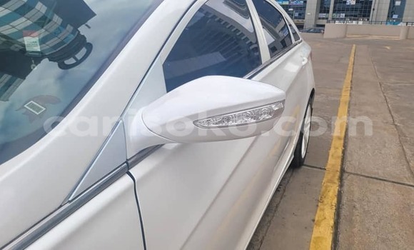 اشتري مستعمل Hyundai Sonata Blanc سيارة في Kigali في Rwanda اشتري مستعمل Hyundai Sonata Blanc سيارة في Kigali في Rwanda