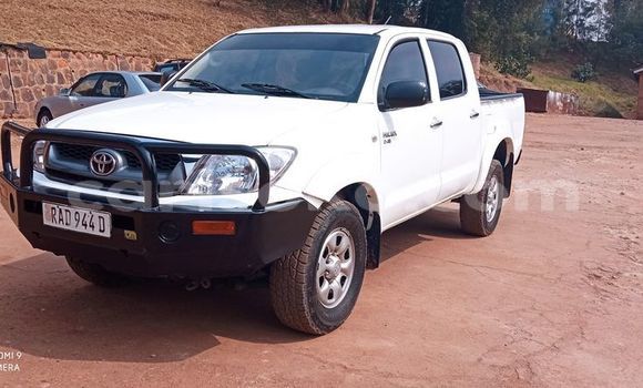 اشتري مستعمل Toyota Hiluxe VIGO Blanc سيارة في Kigali في Rwanda اشتري مستعمل Toyota Hiluxe VIGO Blanc سيارة في Kigali في Rwanda