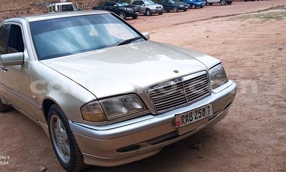 اشتري مستعمل Mercedes-Benz C–Class Beige سيارة في Kigali في Rwanda اشتري مستعمل Mercedes-Benz C–Class Beige سيارة في Kigali في Rwanda