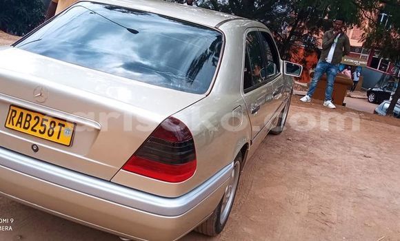 اشتري مستعمل Mercedes-Benz C–Class Beige سيارة في Kigali في Rwanda اشتري مستعمل Mercedes-Benz C–Class Beige سيارة في Kigali في Rwanda