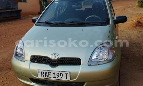 Acheter Occasion Voiture Toyota Yaris Beige à Kigali, Rwanda Acheter Occasion Voiture Toyota Yaris Beige à Kigali, Rwanda