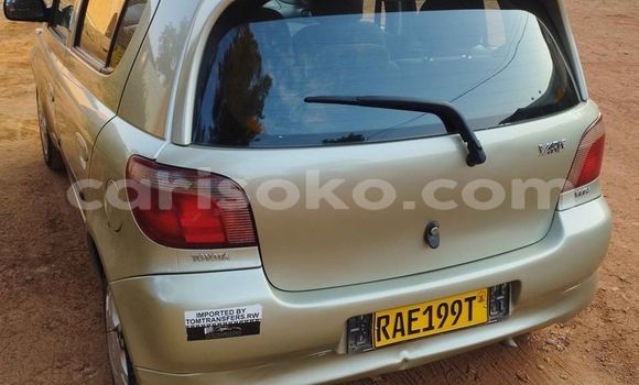Acheter Occasion Voiture Toyota Yaris Beige à Kigali, Rwanda Acheter Occasion Voiture Toyota Yaris Beige à Kigali, Rwanda