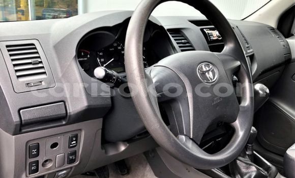 Sayi Imported Toyota Hilux Surf Blanc Mota in Muhanga a Rwanda Sayi Imported Toyota Hilux Surf Blanc Mota in Muhanga a Rwanda