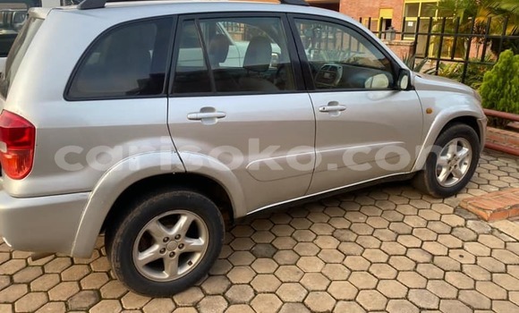 Acheter Occasion Voiture Toyota RAV4 Gris à Kigali, Rwanda Acheter Occasion Voiture Toyota RAV4 Gris à Kigali, Rwanda