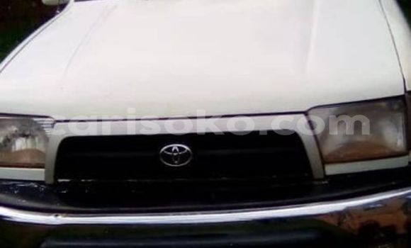 Acheter Occasion Voiture Toyota 4Runner Blanc à Kigali, Rwanda Acheter Occasion Voiture Toyota 4Runner Blanc à Kigali, Rwanda