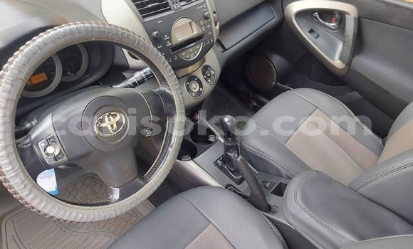 Acheter Occasion Voiture Toyota RAV4 Noir à Kigali, Rwanda Acheter Occasion Voiture Toyota RAV4 Noir à Kigali, Rwanda