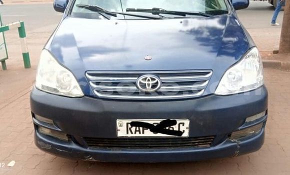 Acheter Occasion Voiture Toyota Avensis Bleu à Kigali, Rwanda Acheter Occasion Voiture Toyota Avensis Bleu à Kigali, Rwanda
