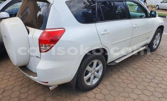 اشتري مستعمل Toyota RAV4 Blanc سيارة في Kigali في Rwanda اشتري مستعمل Toyota RAV4 Blanc سيارة في Kigali في Rwanda