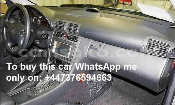 Sayi Na hannu Mercedes-Benz C–Class Gris Mota in Kigali a Rwanda Sayi Na hannu Mercedes-Benz C–Class Gris Mota in Kigali a Rwanda