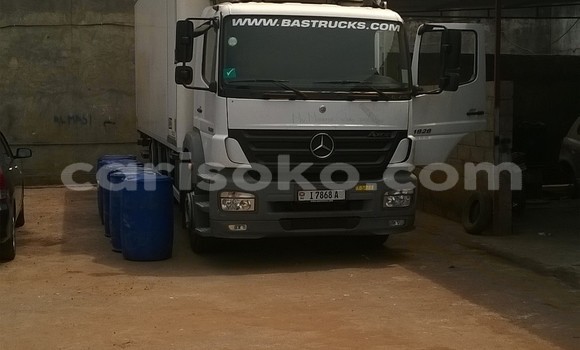 Acheter Occasion Utilitaire Mercedes‒Benz 1824 Blanc à Cyangugu, Cyangugu