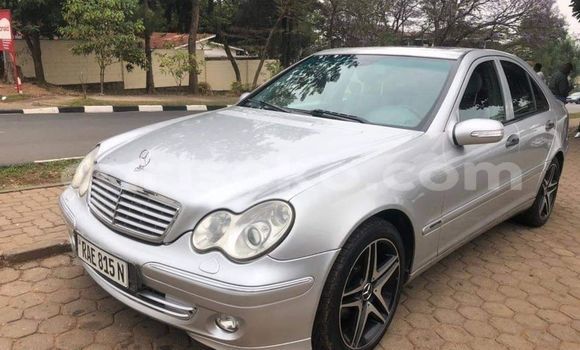 Sayi Na hannu Mercedes-Benz C–Class Gris Mota in Kigali a Rwanda Sayi Na hannu Mercedes-Benz C–Class Gris Mota in Kigali a Rwanda