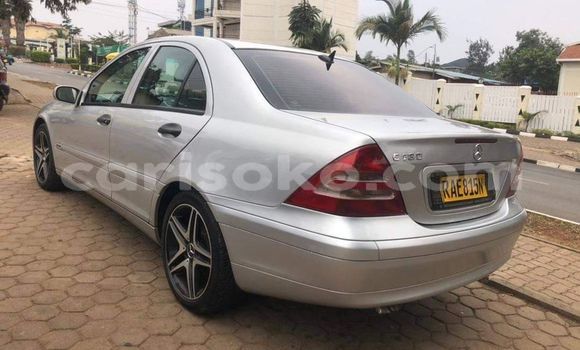 Sayi Na hannu Mercedes-Benz C–Class Gris Mota in Kigali a Rwanda Sayi Na hannu Mercedes-Benz C–Class Gris Mota in Kigali a Rwanda