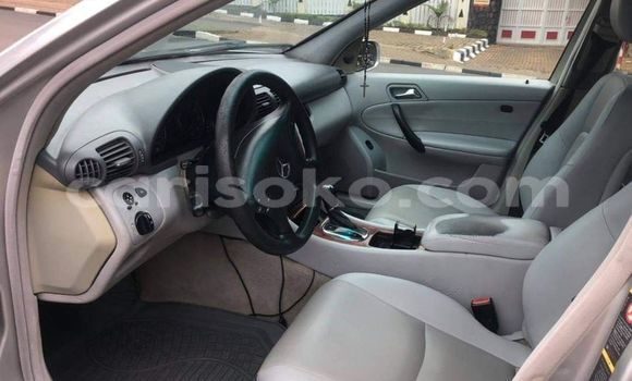 Sayi Na hannu Mercedes-Benz C–Class Gris Mota in Kigali a Rwanda Sayi Na hannu Mercedes-Benz C–Class Gris Mota in Kigali a Rwanda