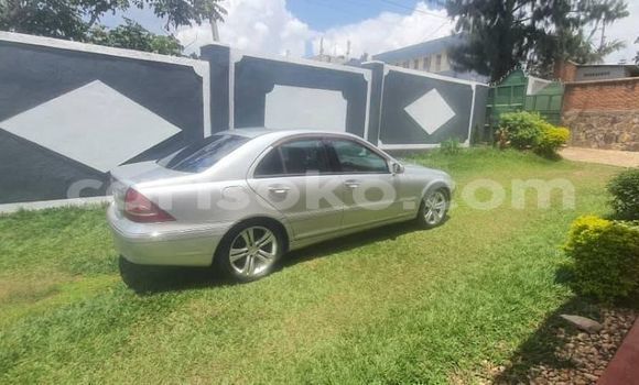 Sayi Na hannu Mercedes-Benz C–Class Gris Mota in Kigali a Rwanda Sayi Na hannu Mercedes-Benz C–Class Gris Mota in Kigali a Rwanda