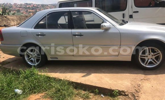 Sayi Na hannu Mercedes-Benz C–Class Gris Mota in Kigali a Rwanda Sayi Na hannu Mercedes-Benz C–Class Gris Mota in Kigali a Rwanda
