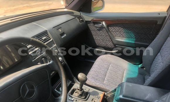 Sayi Na hannu Mercedes-Benz C–Class Gris Mota in Kigali a Rwanda Sayi Na hannu Mercedes-Benz C–Class Gris Mota in Kigali a Rwanda