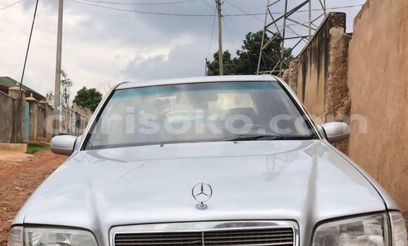 Sayi Na hannu Mercedes-Benz C–Class Gris Mota in Kigali a Rwanda Sayi Na hannu Mercedes-Benz C–Class Gris Mota in Kigali a Rwanda