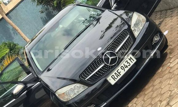 Sayi Na hannu Mercedes-Benz C–Class Noir Mota in Kigali a Rwanda Sayi Na hannu Mercedes-Benz C–Class Noir Mota in Kigali a Rwanda